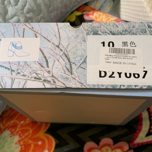 Brand New Black Boots size 10 with back zipper and chains - Picture 9 of 9